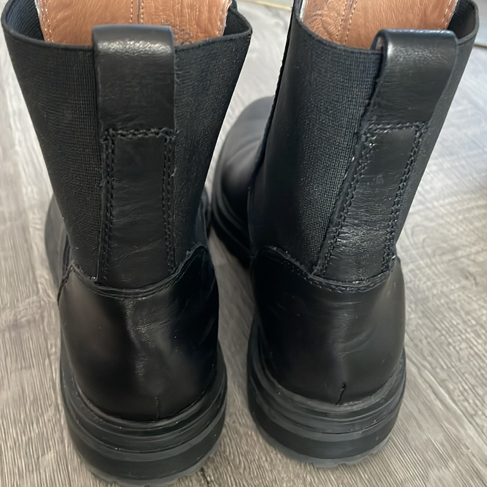 Chelsea Boots - Picture 8 of 9